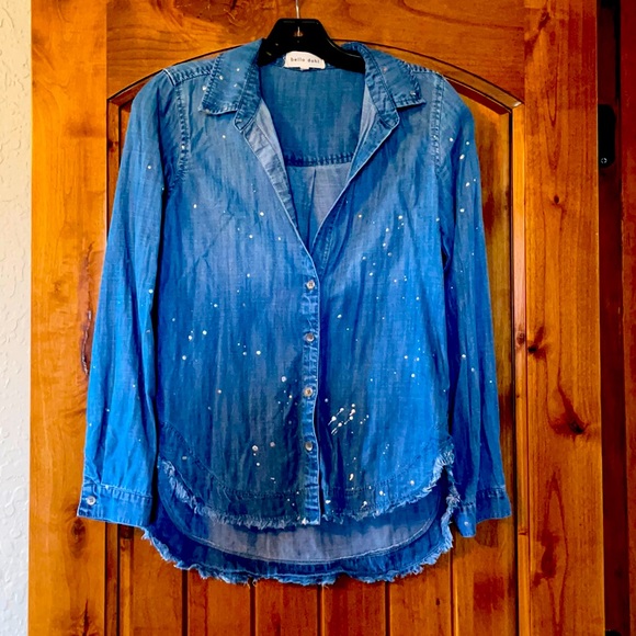 Bella Dahl fringe hem button down jean shirt! - Picture 1 of 4